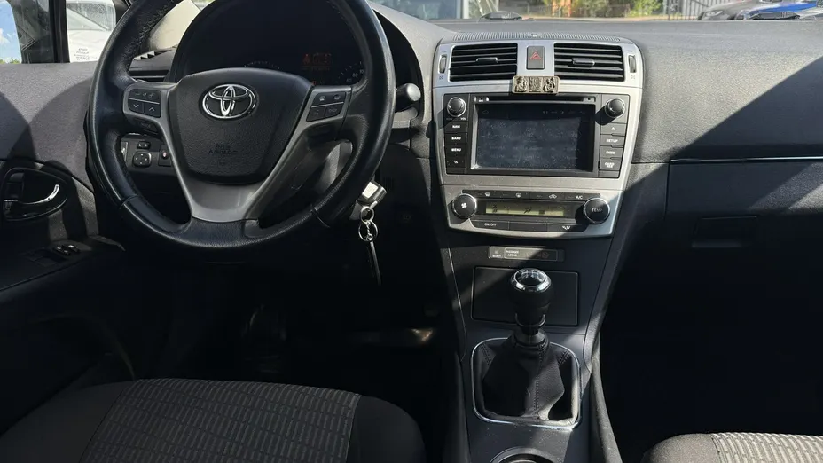 TOYOTA Avensis -