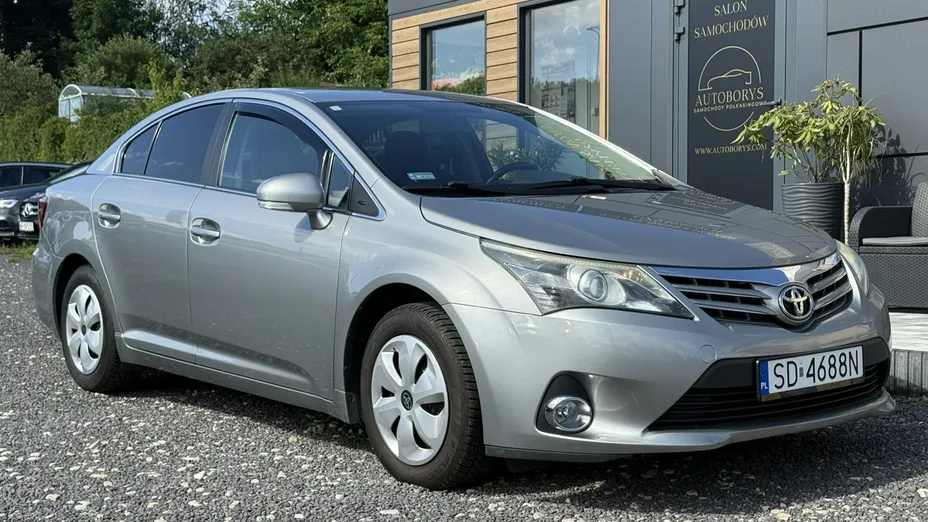 TOYOTA Avensis -
