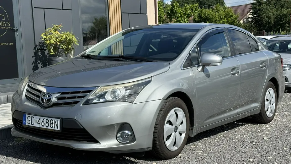 TOYOTA Avensis -