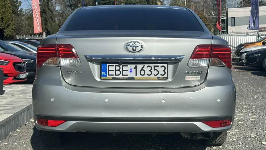 TOYOTA Avensis -