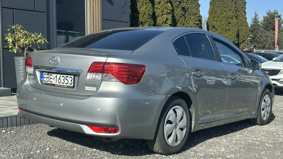 TOYOTA Avensis -