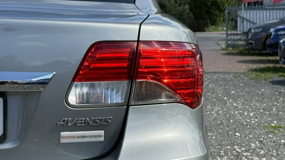 TOYOTA Avensis -