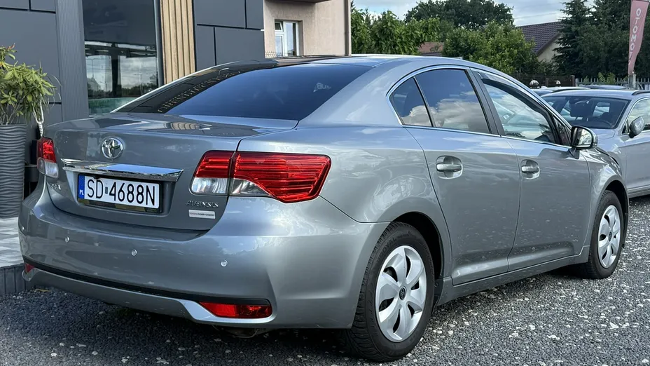 TOYOTA Avensis -
