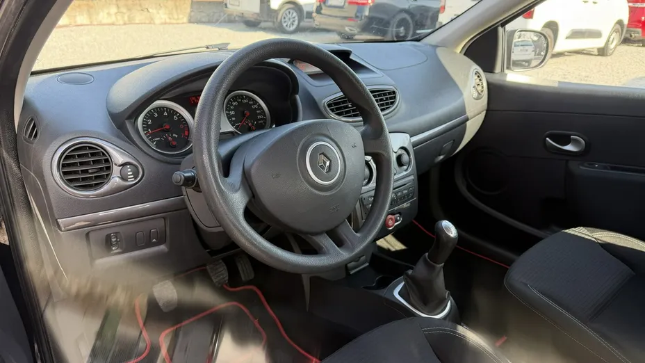 RENAULT Clio -