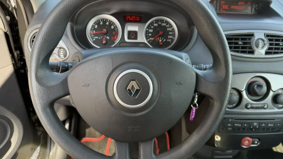 RENAULT Clio -