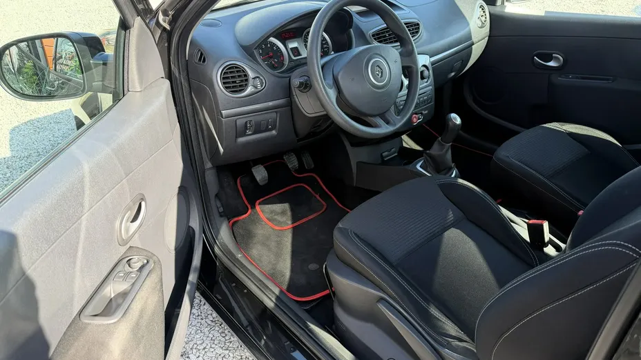 RENAULT Clio -