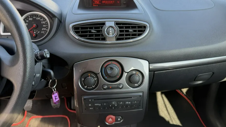 RENAULT Clio -