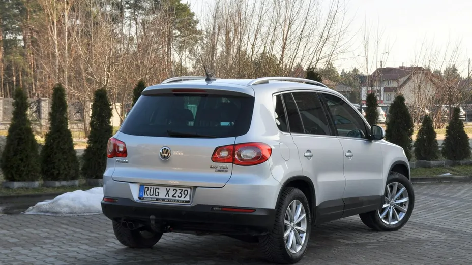 VOLKSWAGEN Tiguan -