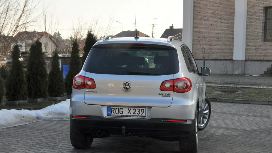VOLKSWAGEN Tiguan -
