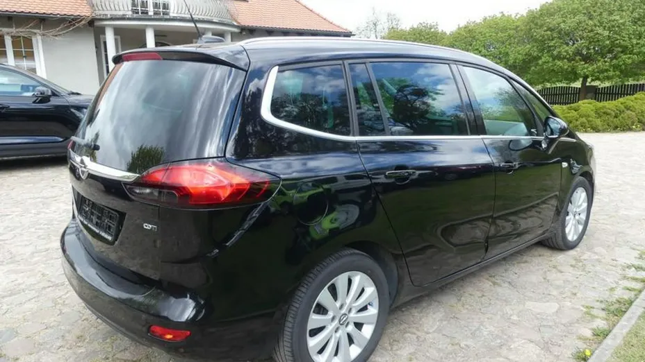 OPEL Zafira -