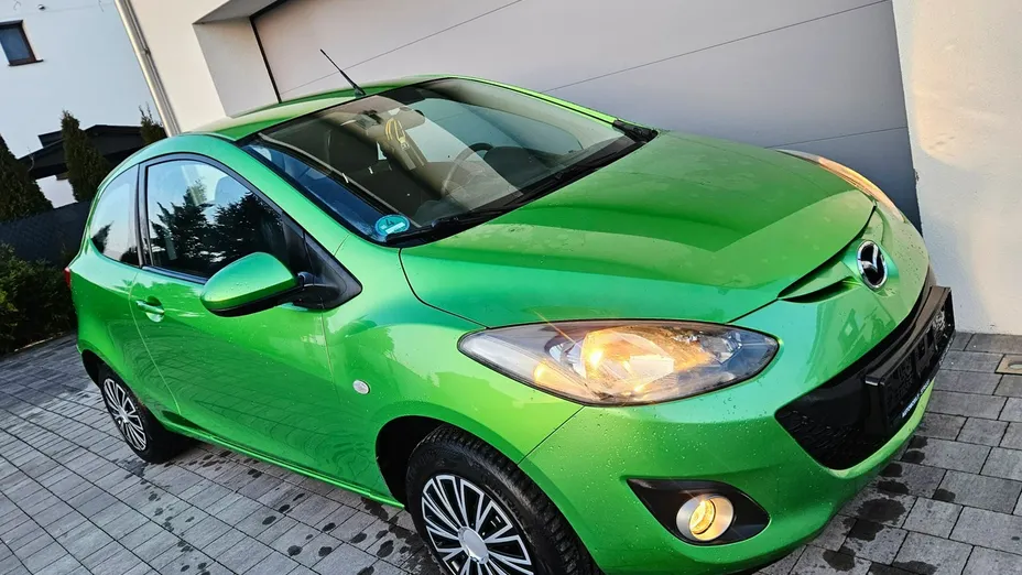 MAZDA 2 -
