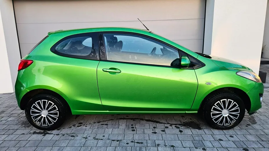 MAZDA 2 -