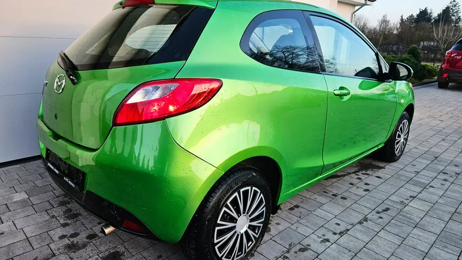 MAZDA 2 -