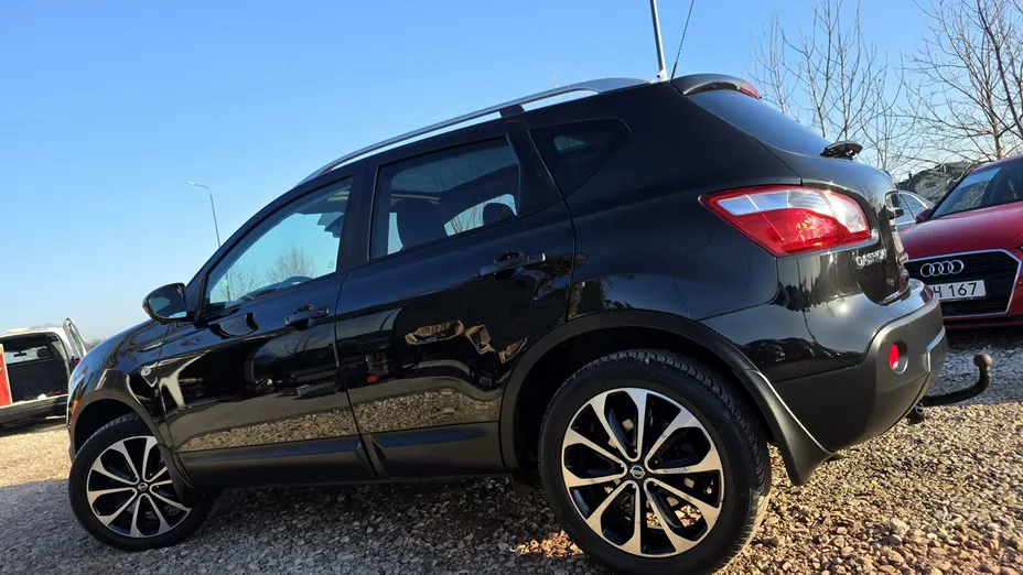 NISSAN Qashqai -