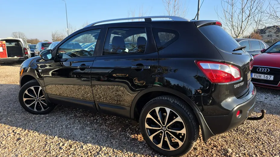 NISSAN Qashqai -