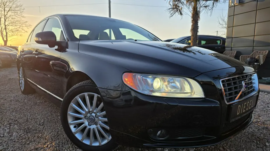 VOLVO S80 -
