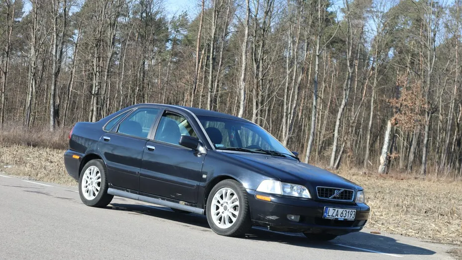 VOLVO S40 -