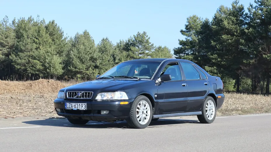 VOLVO S40 -