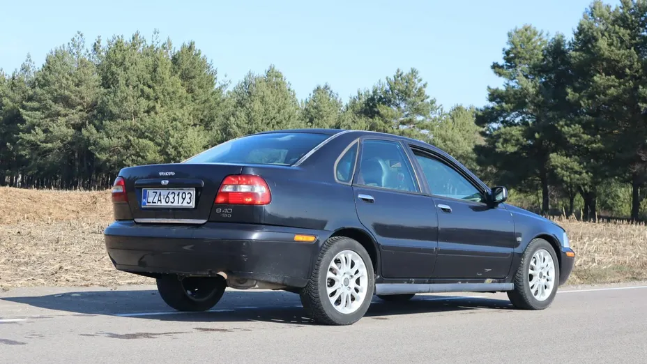 VOLVO S40 -