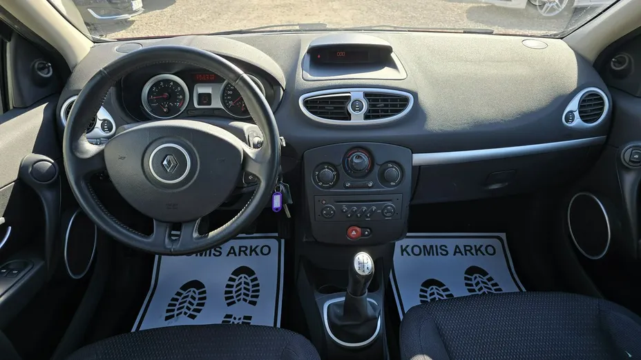 RENAULT Clio -