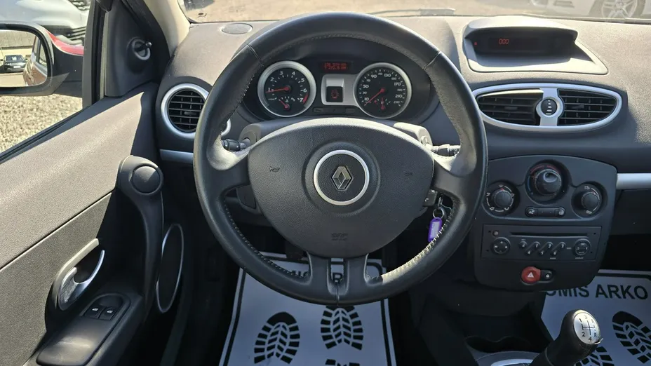 RENAULT Clio -