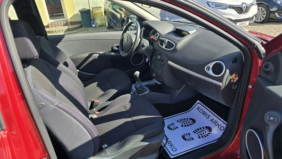 RENAULT Clio -