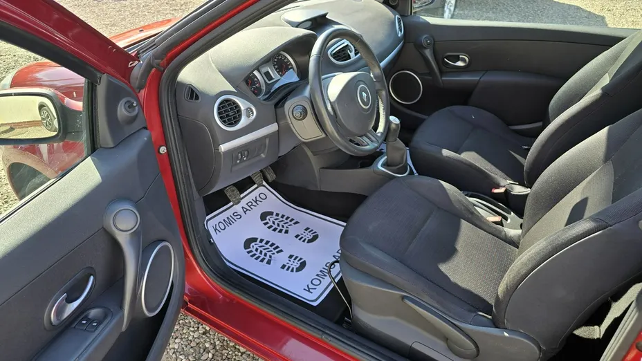 RENAULT Clio -