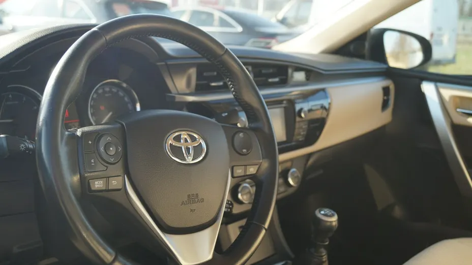 TOYOTA Corolla -