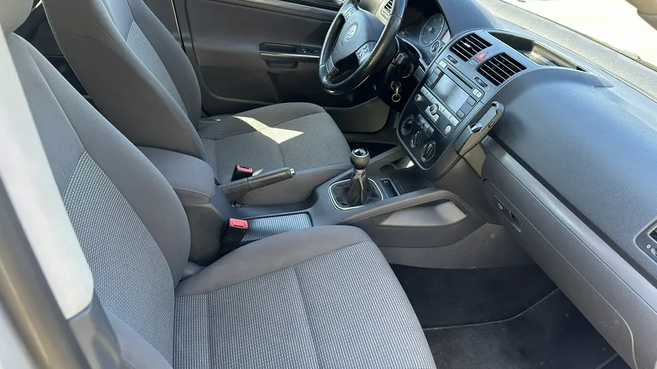 VOLKSWAGEN Golf -