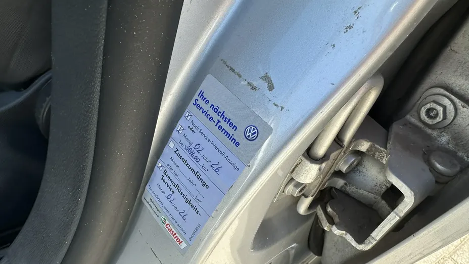 VOLKSWAGEN Golf -