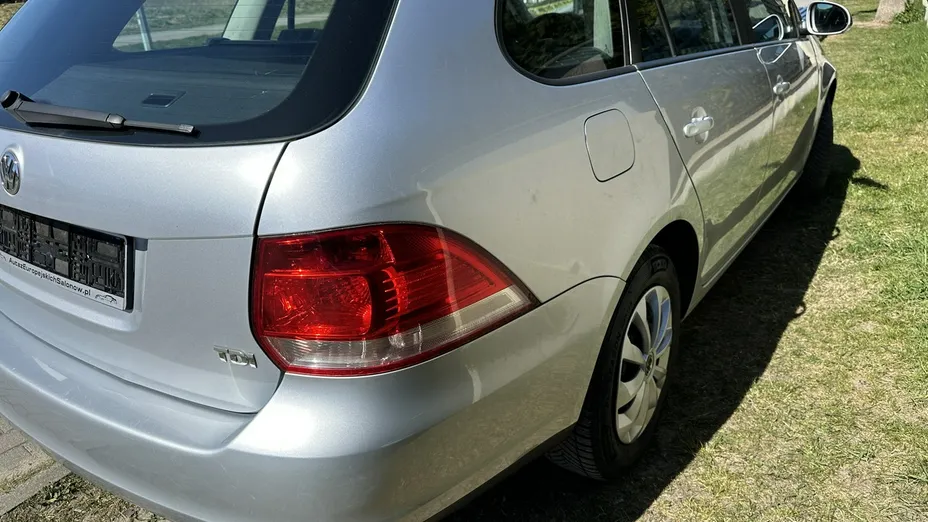VOLKSWAGEN Golf -