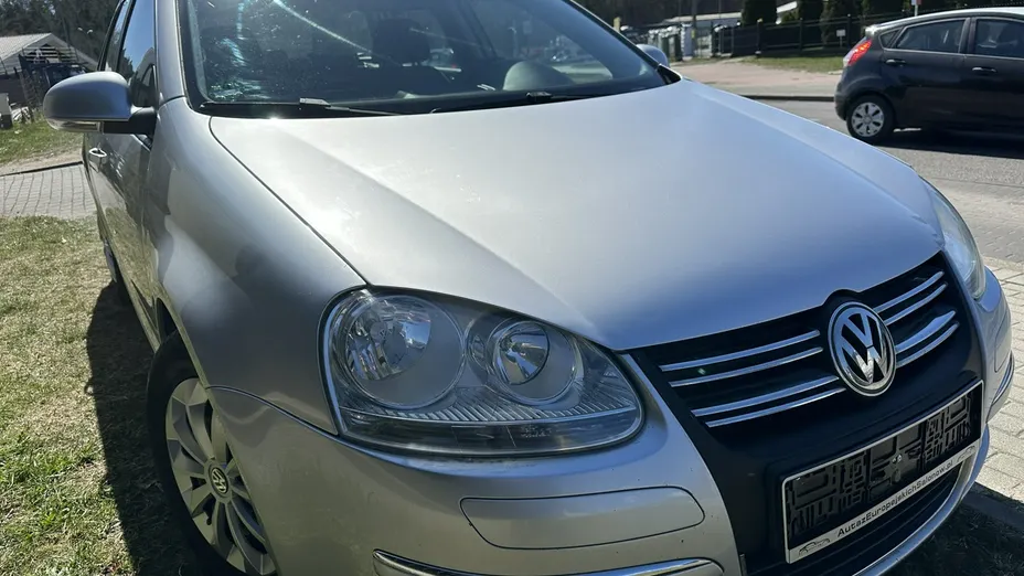 VOLKSWAGEN Golf -