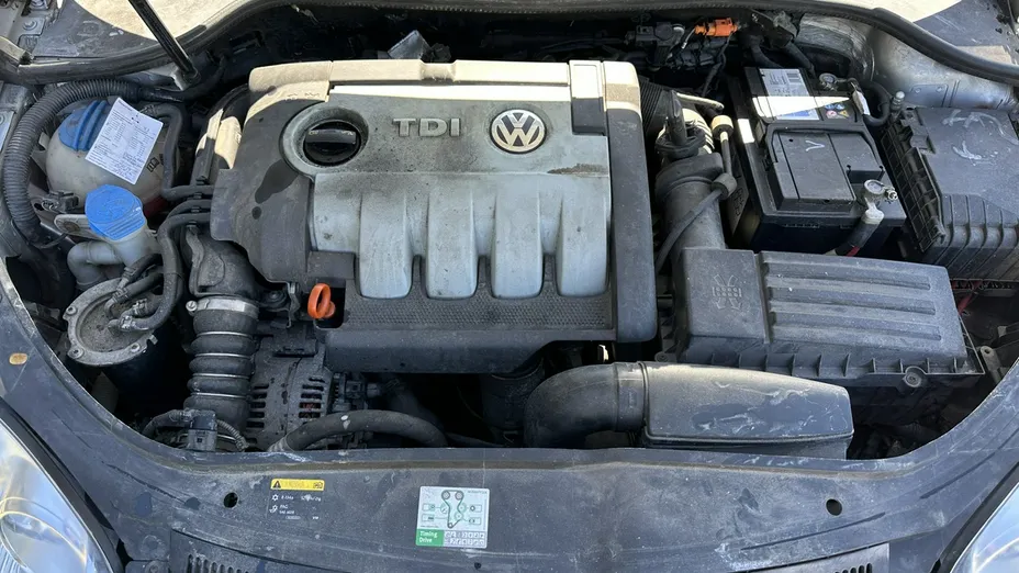 VOLKSWAGEN Golf -