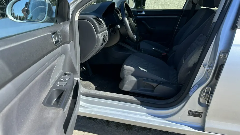 VOLKSWAGEN Golf -