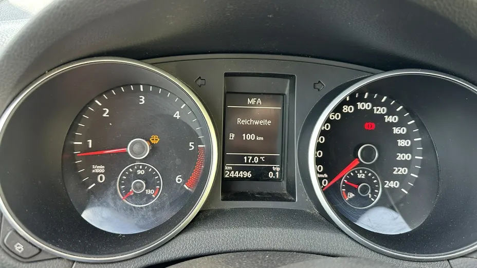VOLKSWAGEN Golf -