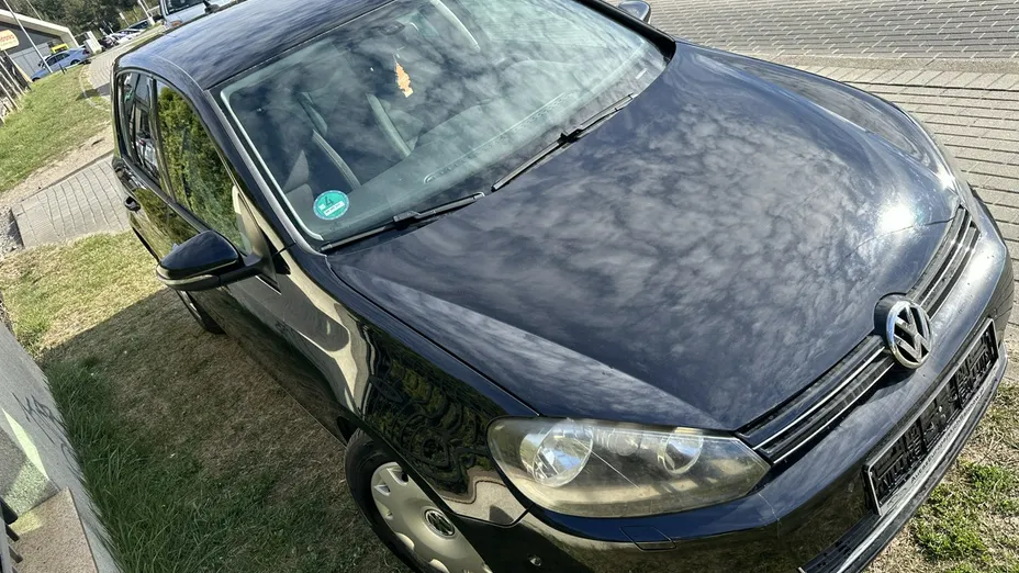 VOLKSWAGEN Golf -