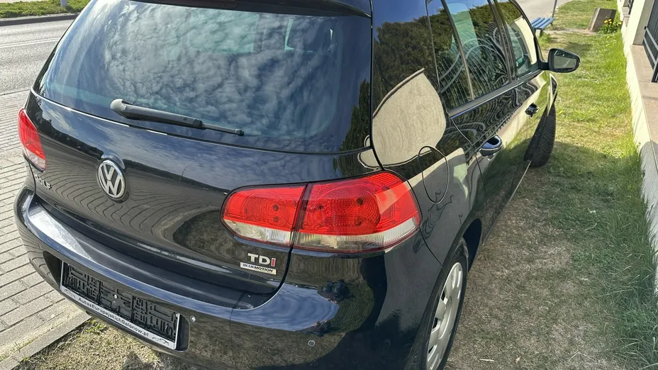 VOLKSWAGEN Golf -