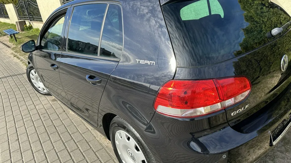 VOLKSWAGEN Golf -