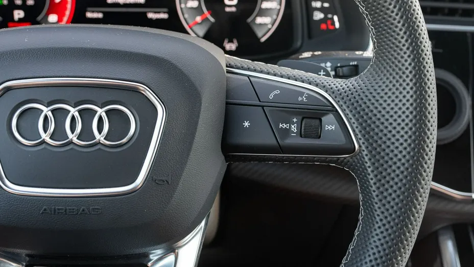 AUDI SQ8 -