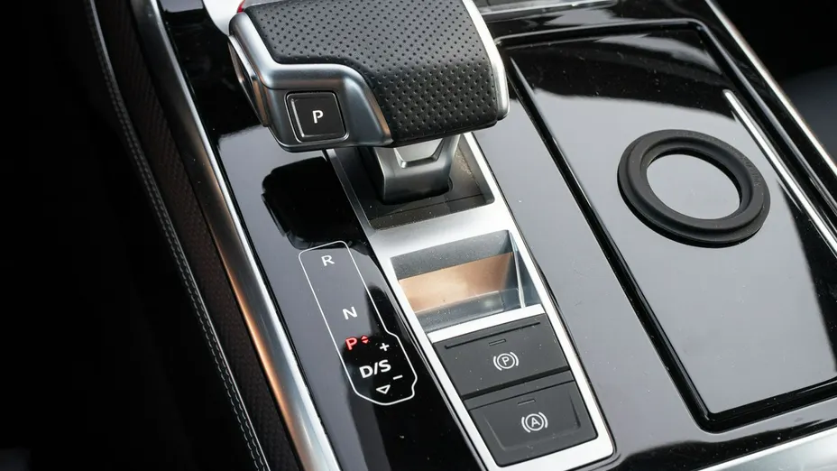 AUDI SQ8 -
