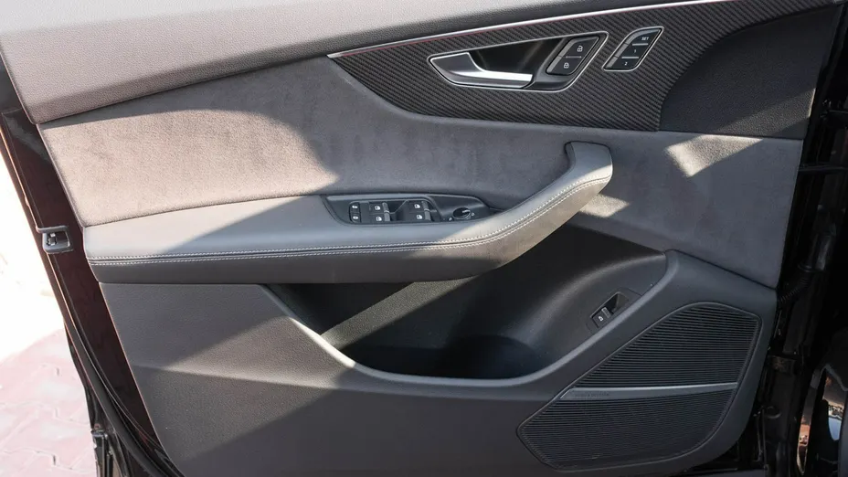 AUDI SQ8 -