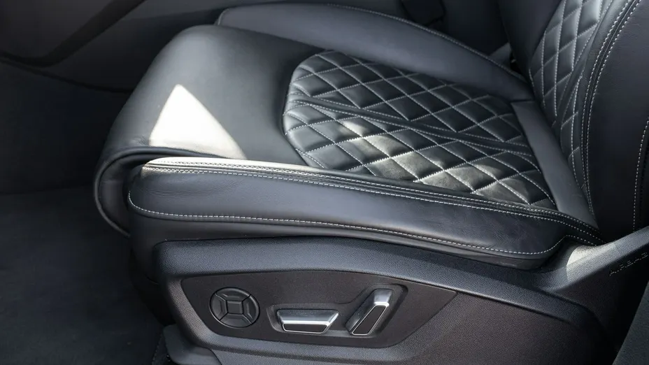 AUDI SQ8 -