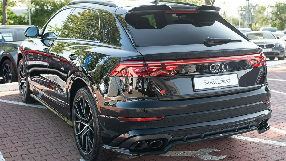 AUDI SQ8 -