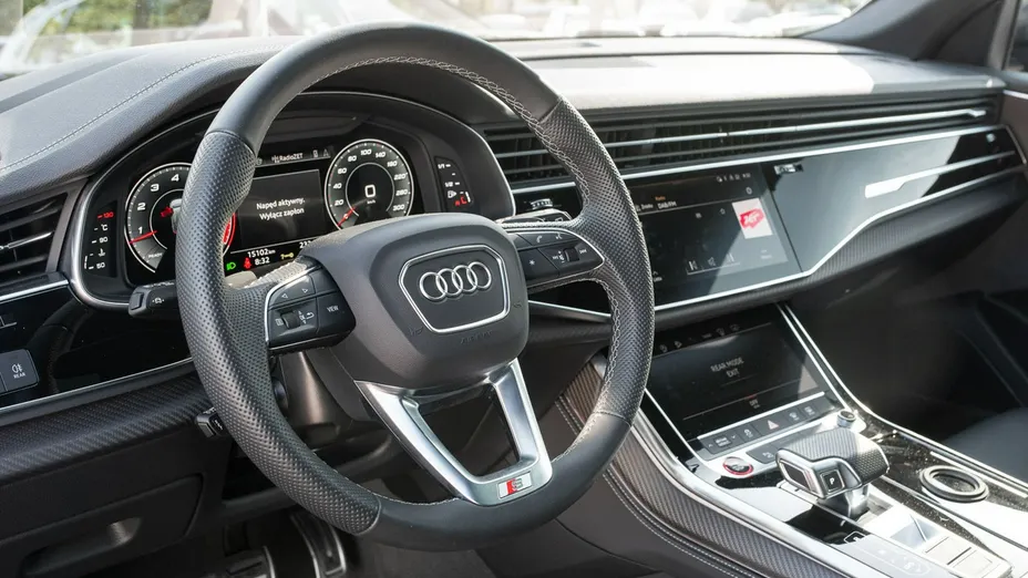 AUDI SQ8 -