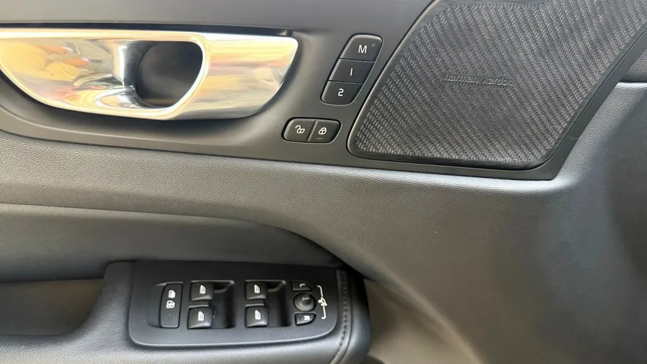 VOLVO XC60 -