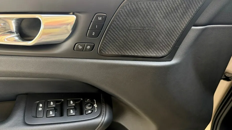 VOLVO XC60 -