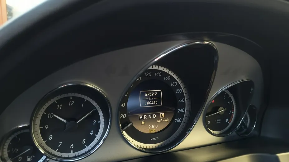 MERCEDES-BENZ E Klasa -