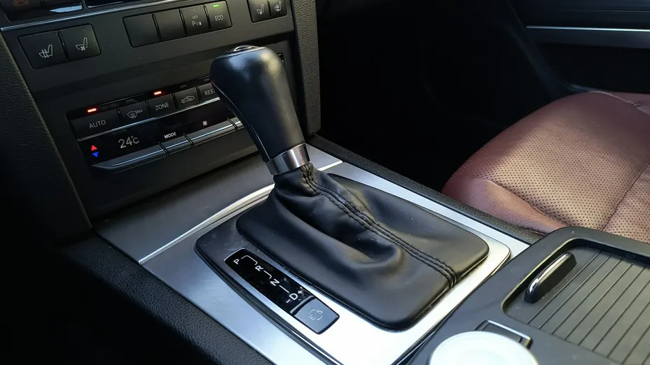 MERCEDES-BENZ E Klasa -