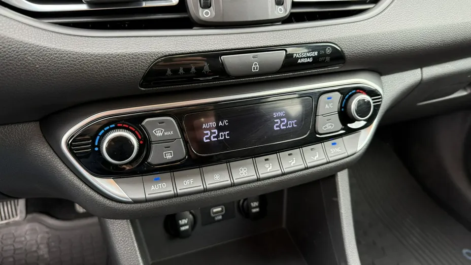 HYUNDAI i30 -