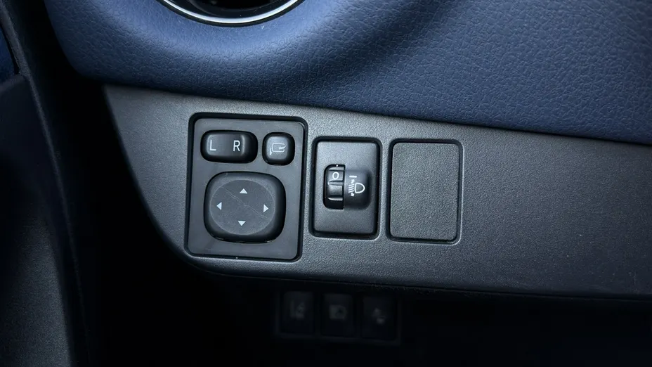 TOYOTA Yaris -